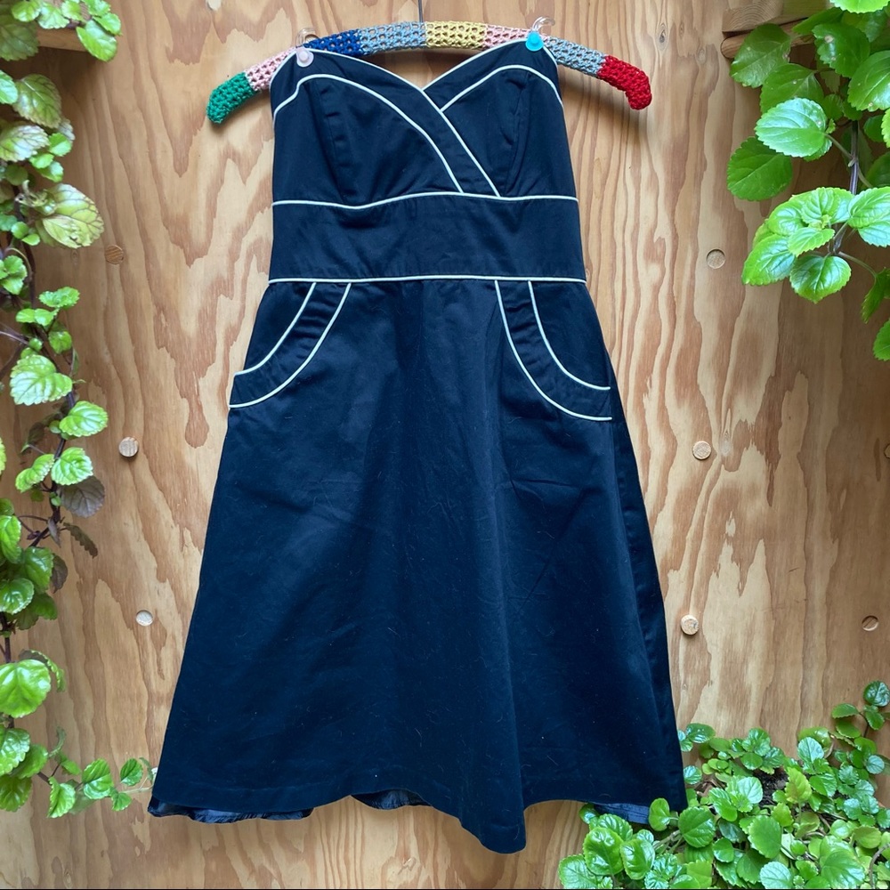 White House Black Market Strapless black and white midi dress with pockets size4